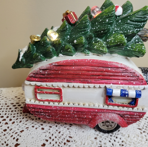 Adorable Christmas Camper with Flashing Lights 🥰 - Picture 3 of 12